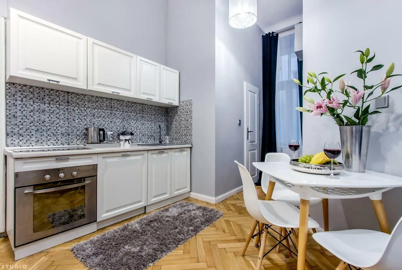 Clicktheflat Palace Of Culture Apartment Warsaw Poland