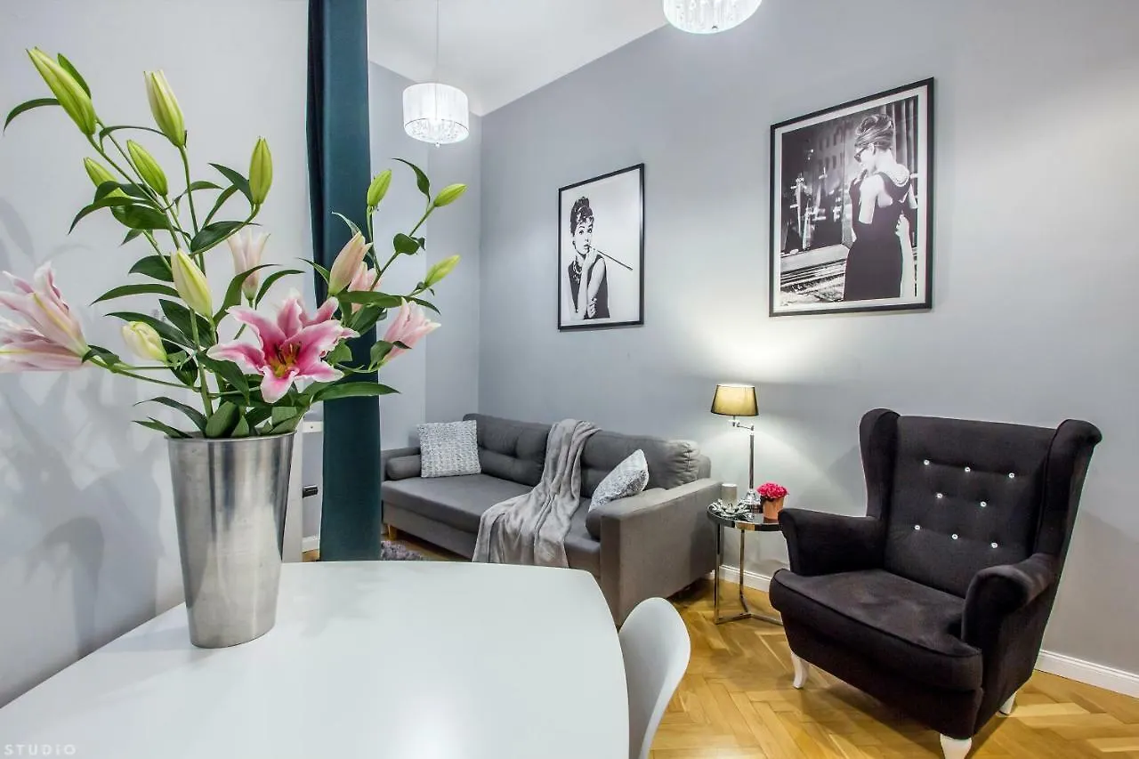 Clicktheflat Palace Of Culture Apartment Warsaw